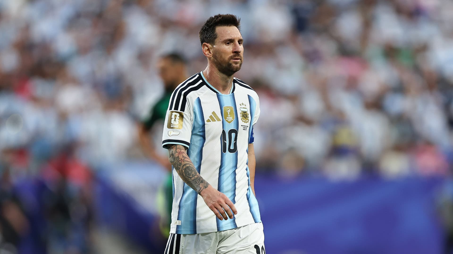 Jorge Messi receiving medical treatment while Lionel Messi plays in the World Cup.