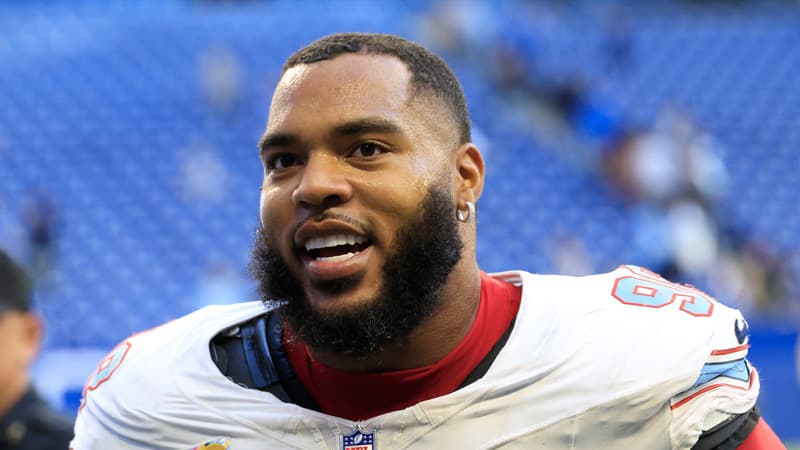 Chicago Bears acquire defensive tackle Jeffery Simmons in a multi-pick trade with the Tennessee Titans.