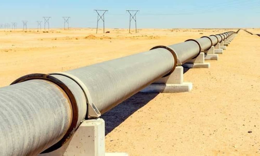 A map illustrating the East-West oil pipeline route in Saudi Arabia and its significance in global oil supply.