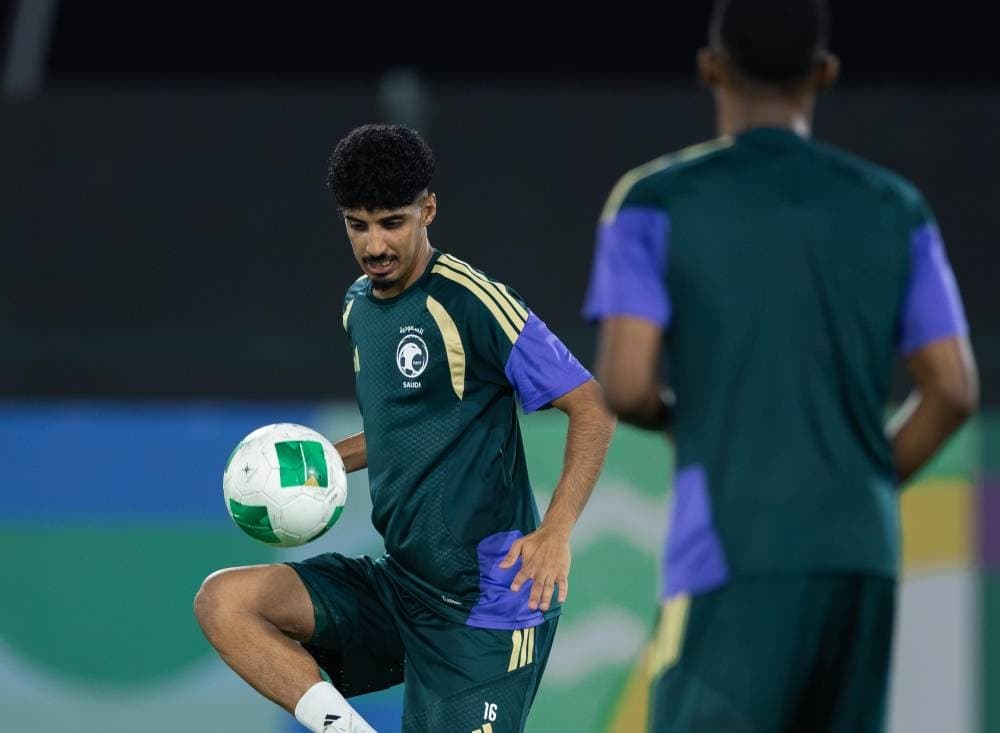 Saudi Arabia's football team celebrating their 3-0 victory over Oman in Gulf Cup 27.