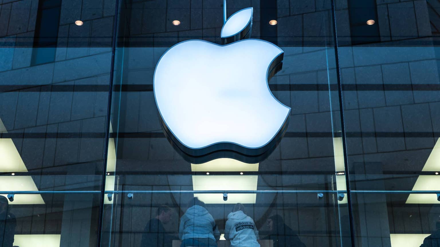 Apple's Foldable iPhone Faces Engineering Challenges Threatening September Launch
